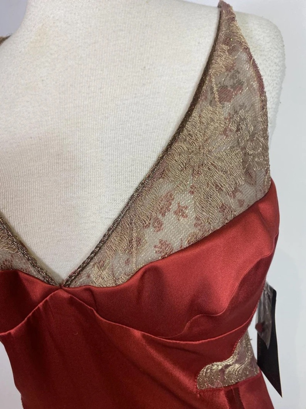 1990s - Y2K Nicole Miller Red Silk Satin and Gold Lace Gown Deadstock NWT - Picture 3 of 10